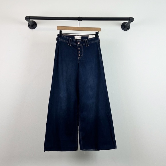 NEW Free People We the Free Crvy Counter Culture Button Fly Wide Leg Crop Jeans - Picture 2 of 7